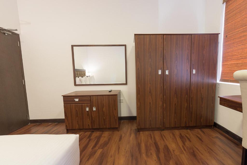Postel nebo postele na pokoji v ubytování Pearl Royal Hotel, Colombo