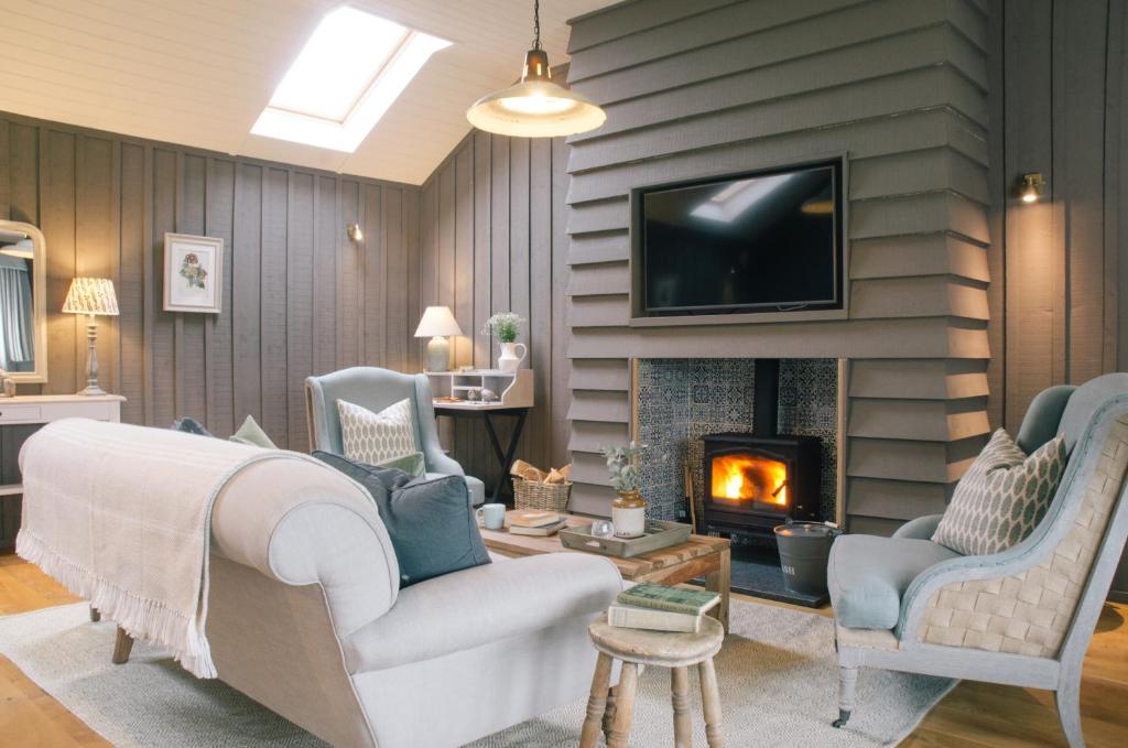 Retreat East - 