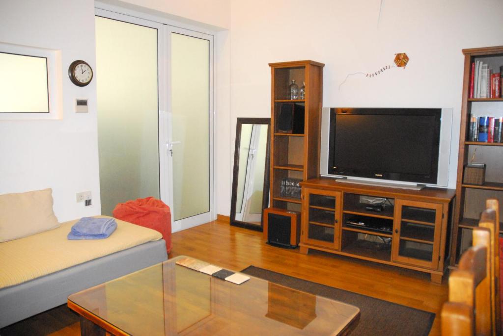 TV a/nebo společenská místnost v ubytování Luxurious Loft with Jacuzzi