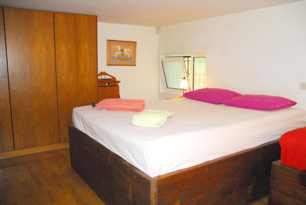 Postel nebo postele na pokoji v ubytování Luxurious Loft with Jacuzzi