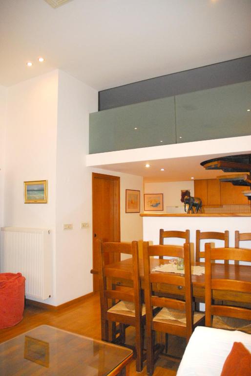 Posezení v ubytování Luxurious Loft with Jacuzzi