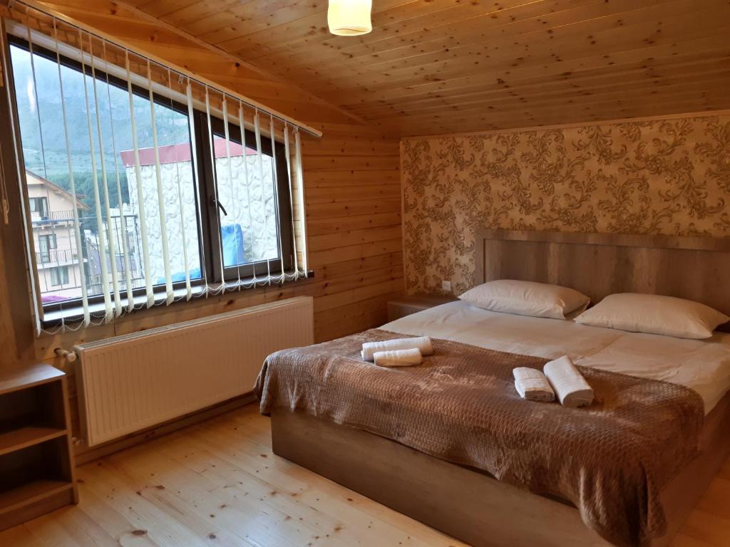 Postel nebo postele na pokoji v ubytování Four Season In Kazbegi