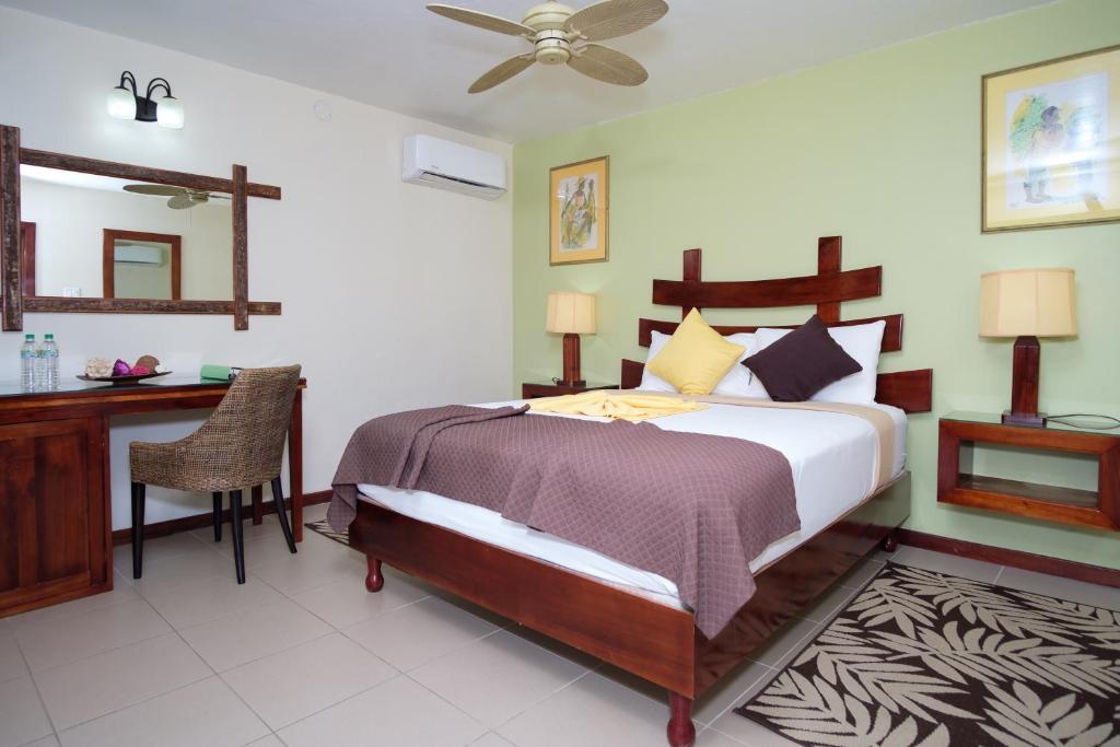 Hibiscus Lodge Hotel - Junior Suite With Sea View