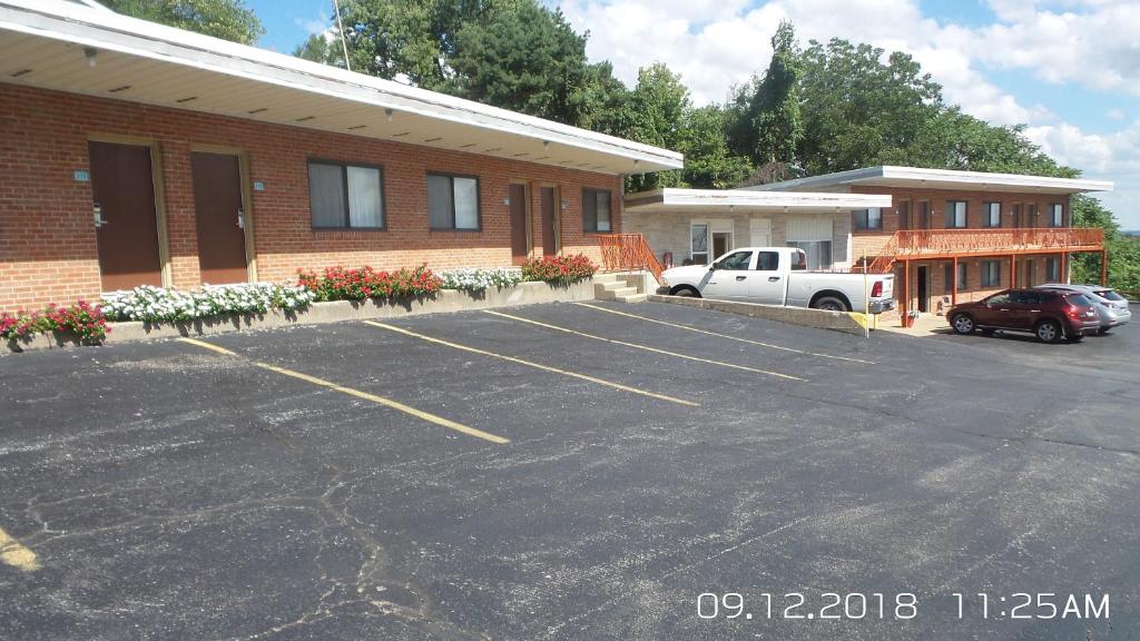 a parking lot in front of a building at Rivers EDGE MOTEL in Louisiana