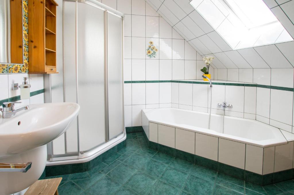 A bathroom at Grainmeisterhof