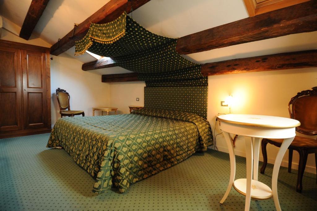 
Small Double Attic (Only stairs)
