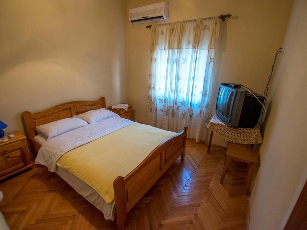 Posteľ alebo postele v izbe v ubytovaní Apartment in Starigrad-Paklenica 6861