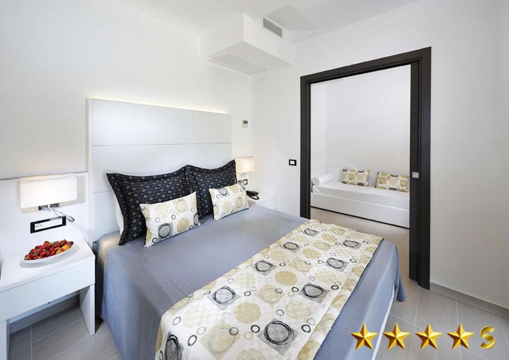Postel nebo postele na pokoji v ubytování Hotel Rossini 4S