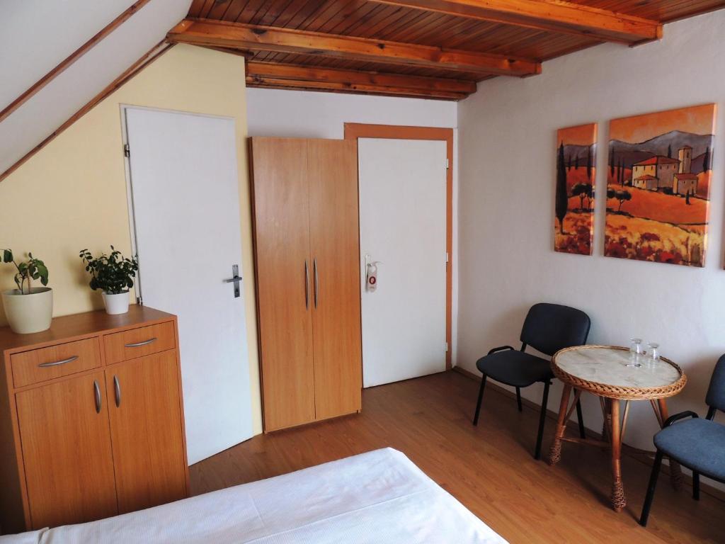 Postel nebo postele na pokoji v ubytování Penzion Pohoda Beroun