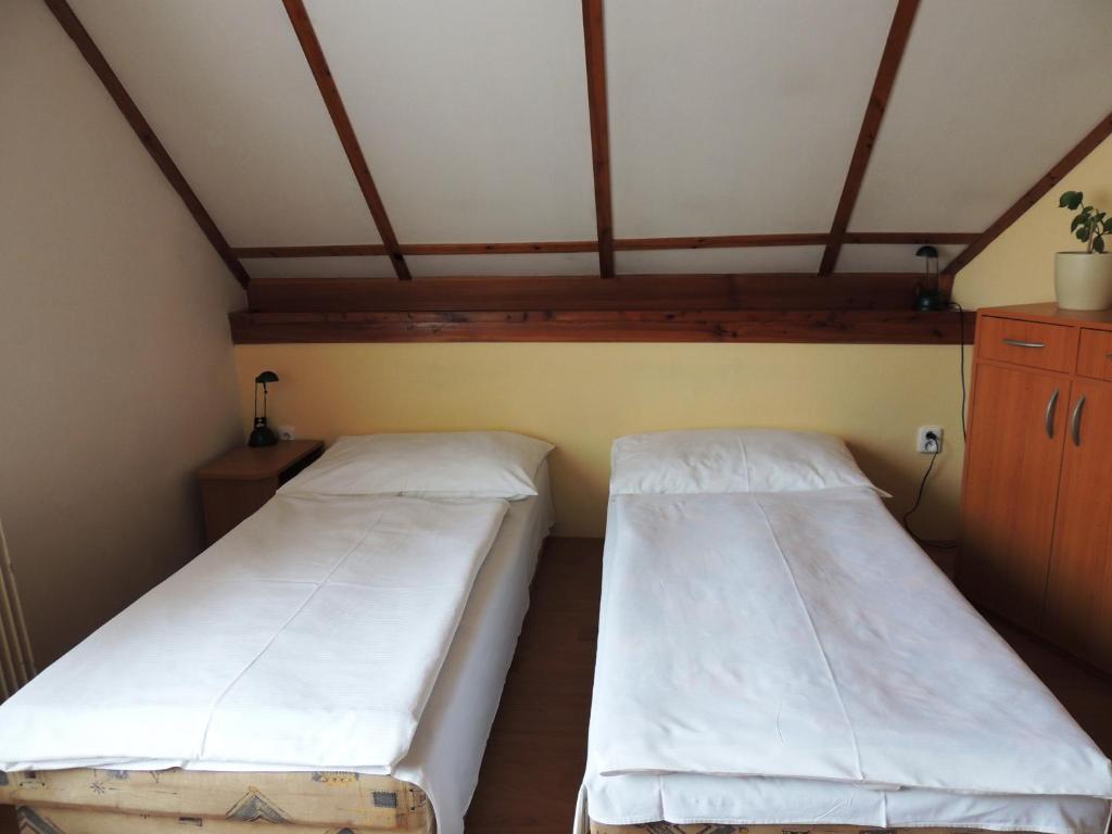 Postel nebo postele na pokoji v ubytování Penzion Pohoda Beroun