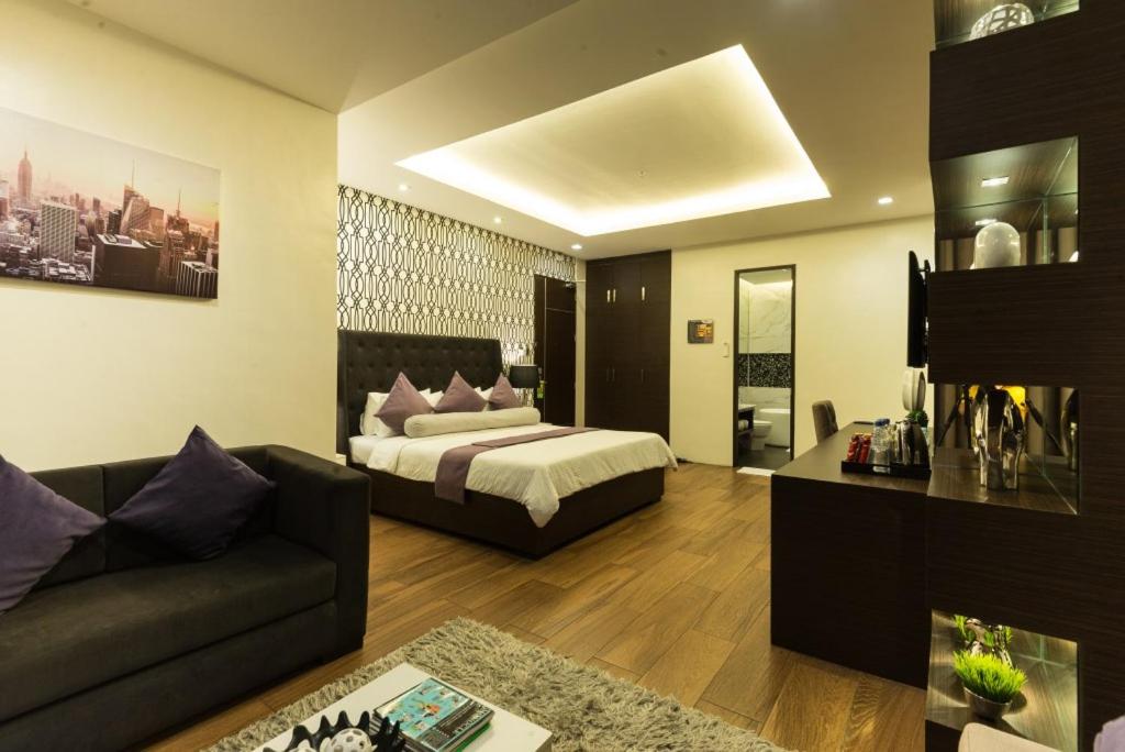 Postel nebo postele na pokoji v ubytování Lenox Hotel
