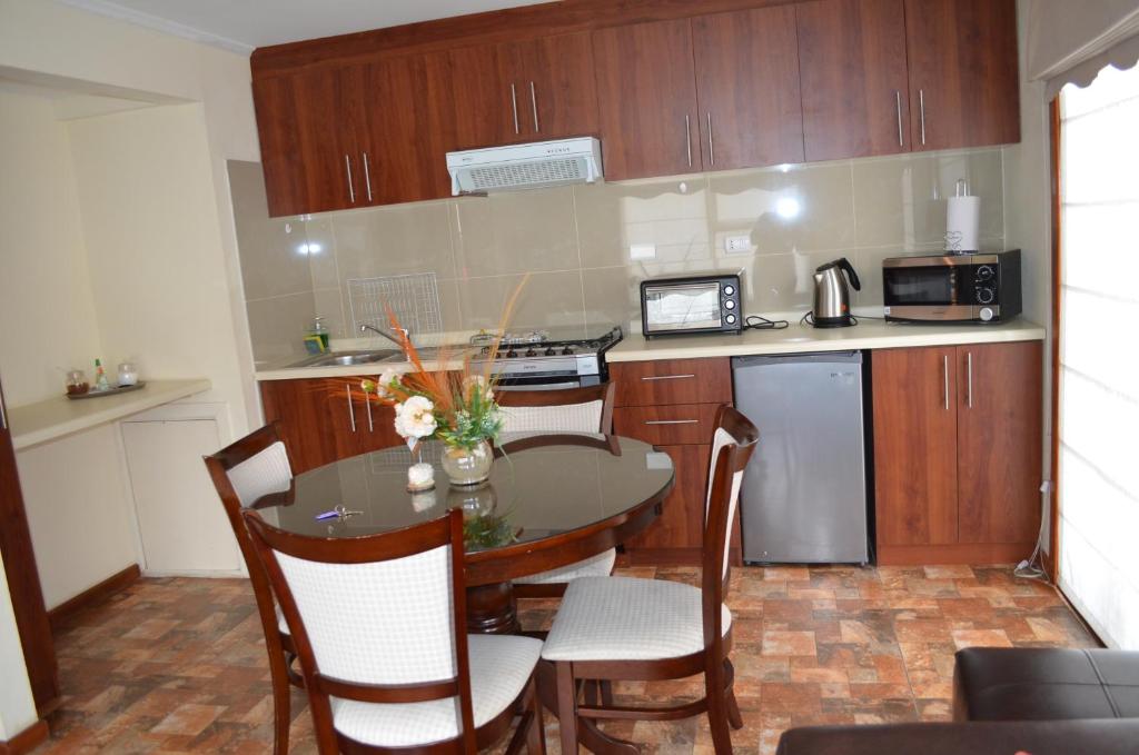 Kuchyň nebo kuchyňský kout v ubytování Departamentos Costanera