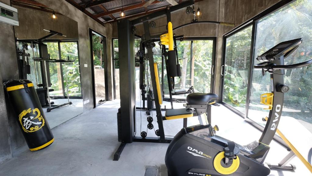 Fitness centrum a/nebo fitness zařízení v ubytování Padel Phangan Suite