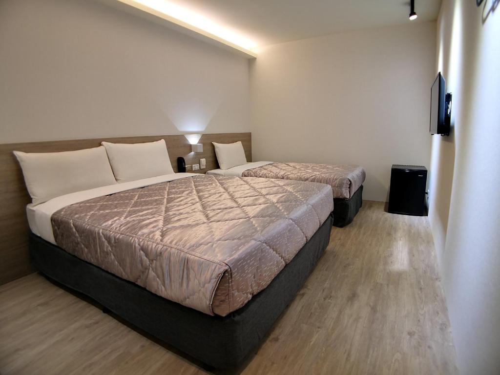 a bedroom with two beds in a room at Chance Hotel in Taichung