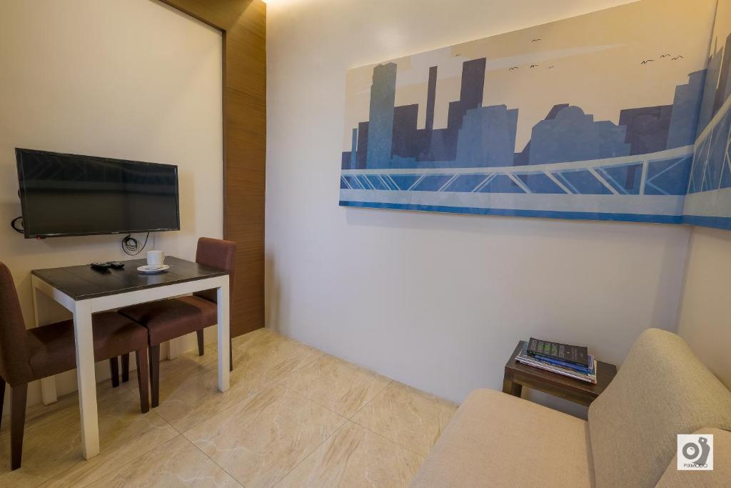 TV a/nebo společenská místnost v ubytování Bed and Bath Serviced Suites