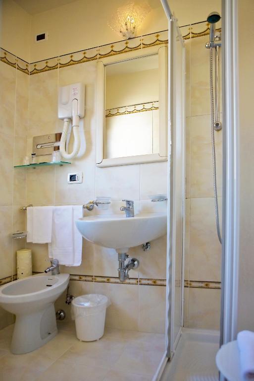 Koupelna v ubytování Hotel Principe