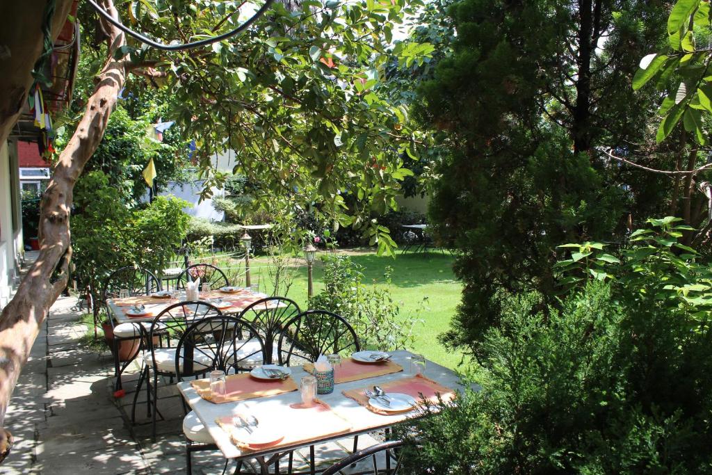 Zahrada ubytování ROKPA Guest House