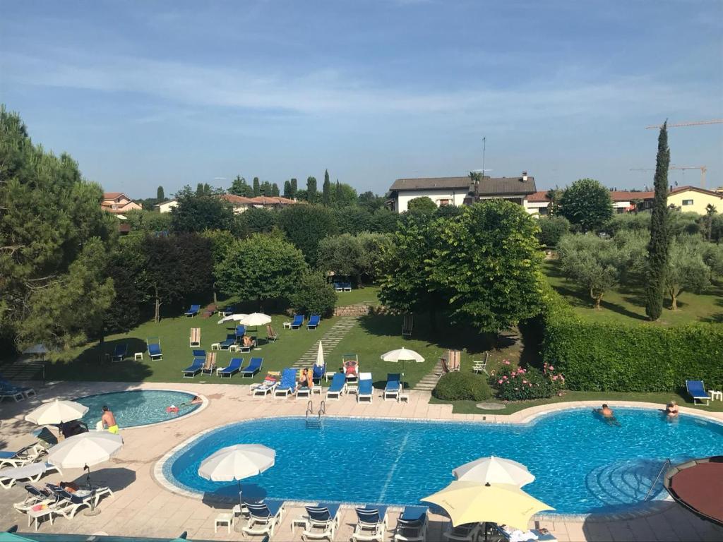 Bazén v ubytování Parc Hotel Casa Mia nebo v jeho okolí