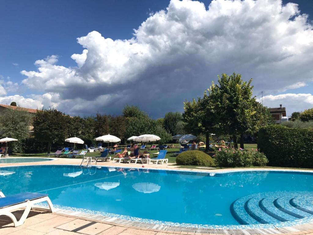 Bazén v ubytování Parc Hotel Casa Mia nebo v jeho okolí
