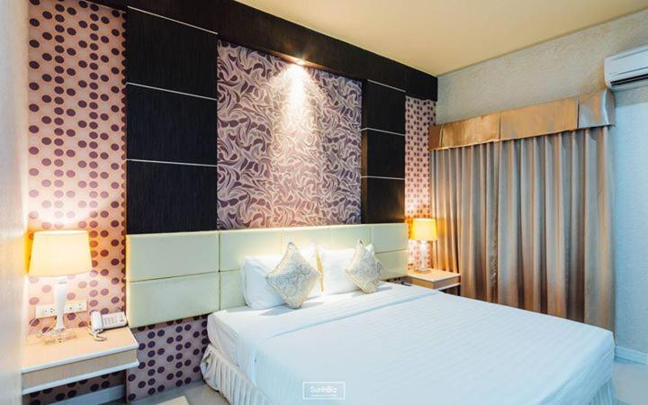 Martina Hotel Surin - Rey Suite