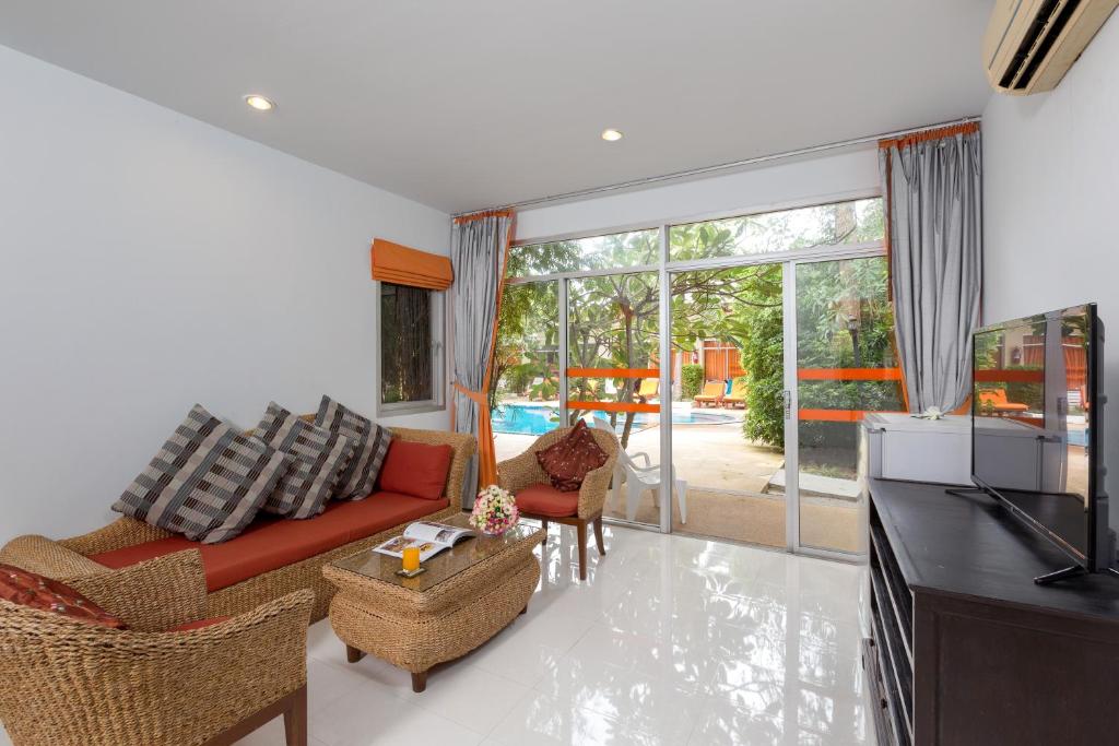 Posezení v ubytování Phuket Sea Resort SHA Extra Plus