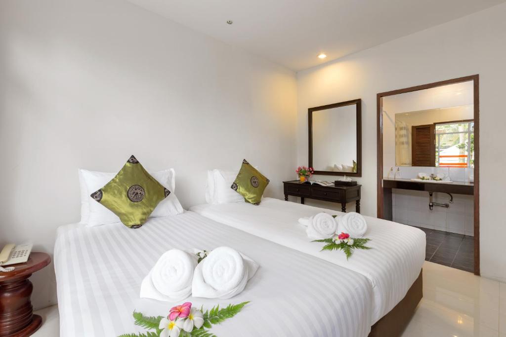 Postel nebo postele na pokoji v ubytování Phuket Sea Resort SHA Extra Plus