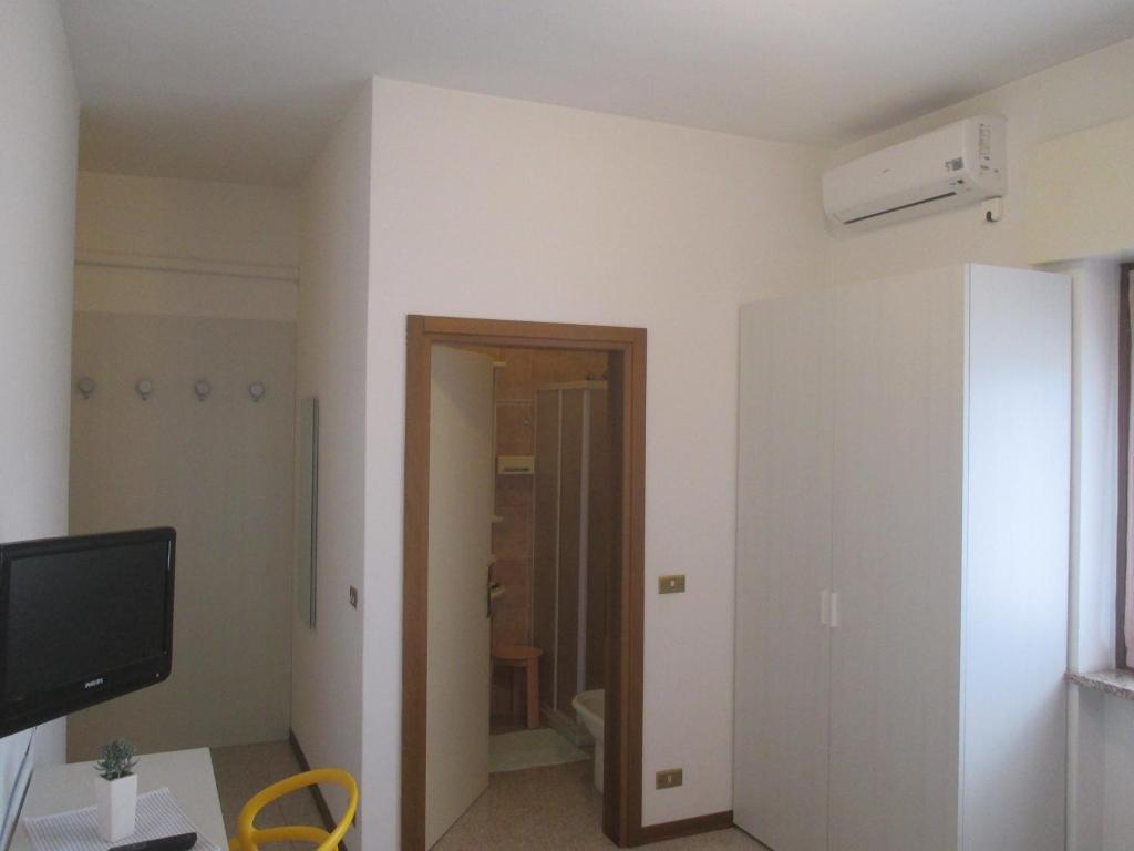 Telewizja i/lub zestaw kina domowego w obiekcie Hotel O'Scugnizzo 2