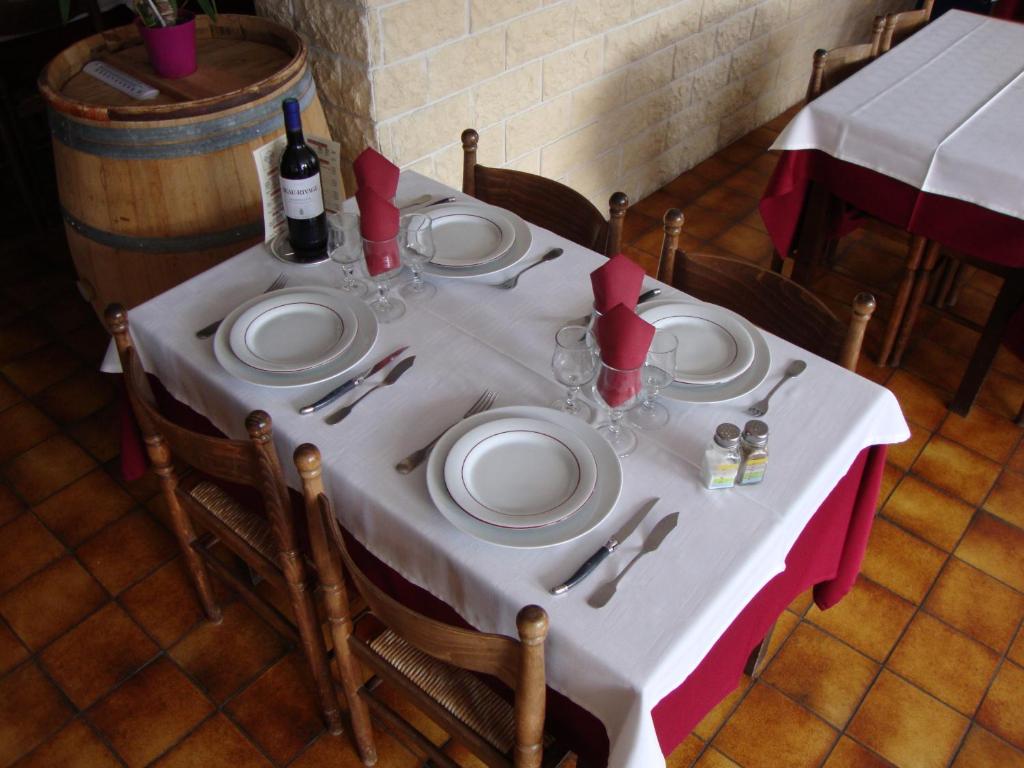 Restaurace v ubytování Hôtel Au Petit Languedoc