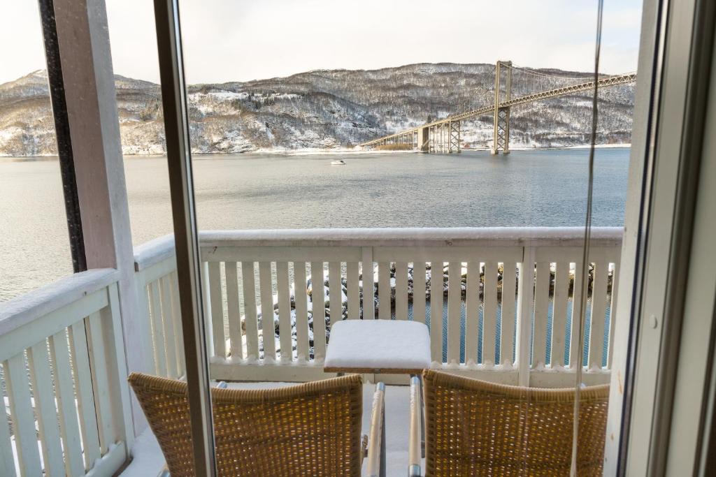 a balcony with a view of the golden gate bridge at Tjeldsundbrua Maritim in Evenskjer