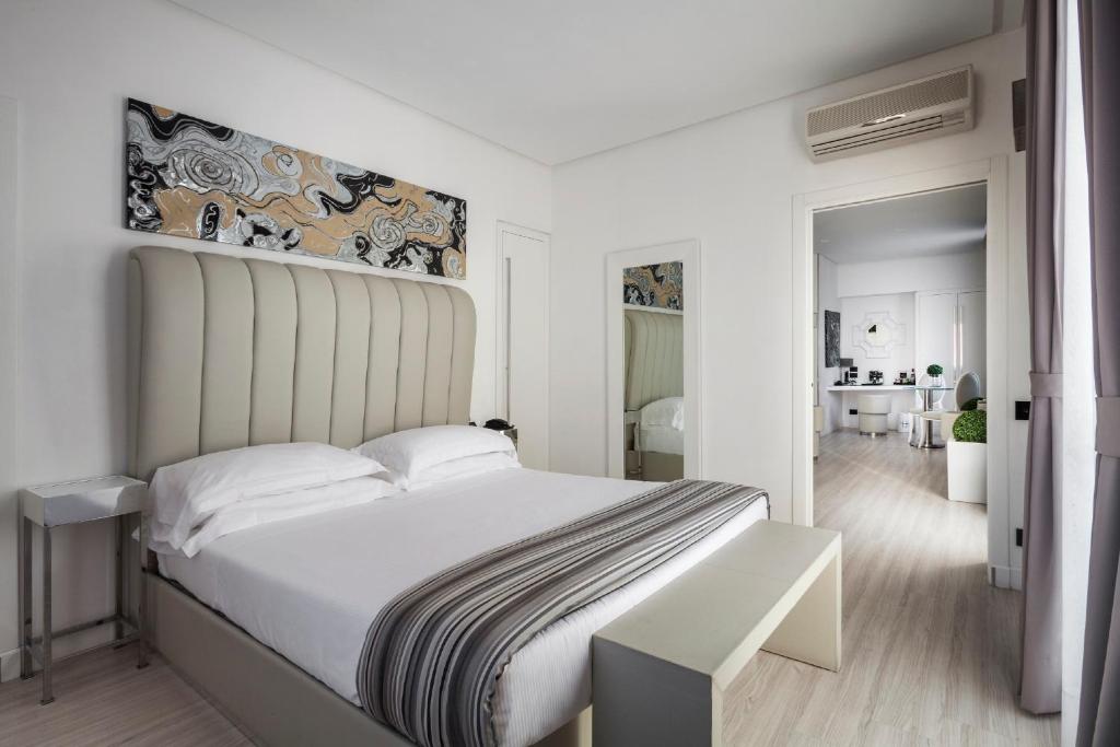 Кровать или кровати в номере LHP Hotel Santa Margherita Palace & SPA