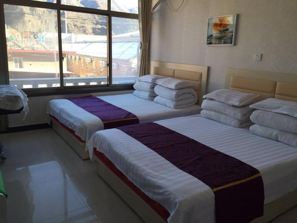 Postel nebo postele na pokoji v ubytování Tianjin Huangyaguan Great Wall Home Hotel
