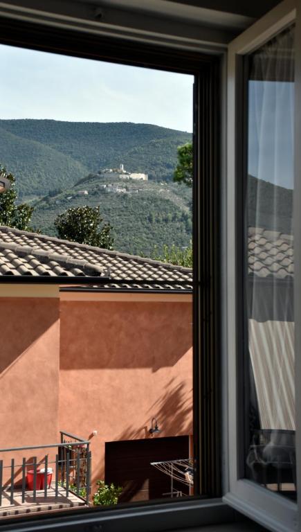 A general mountain view or a mountain view taken from Az apartmant