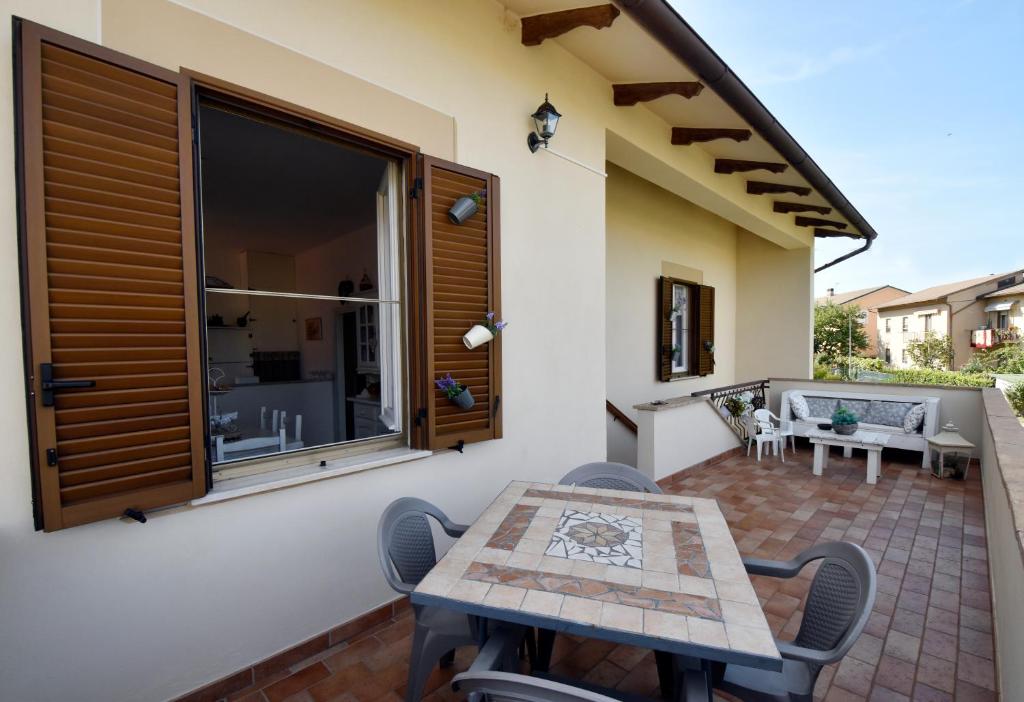 A balcony or terrace at Shabby House Nonna Peppa