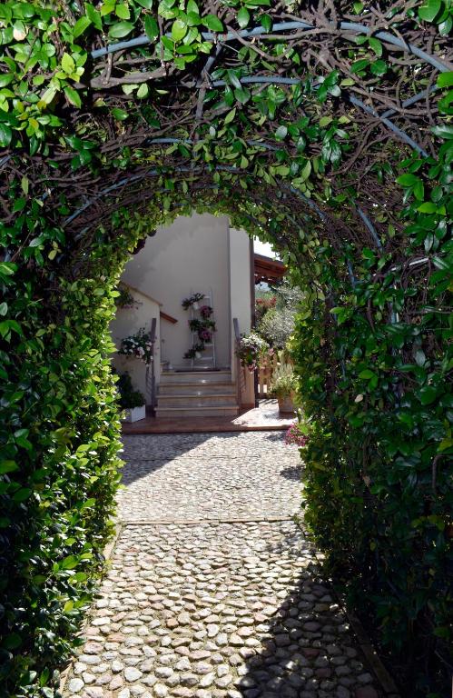 A garden outside Shabby House Nonna Peppa