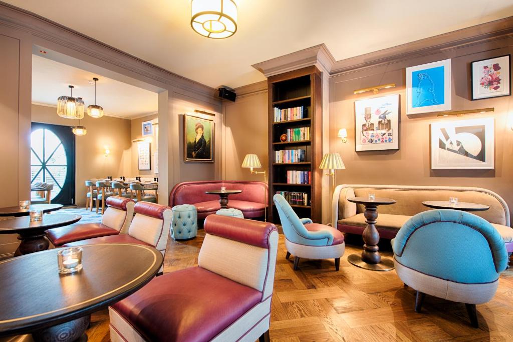 Posezení v ubytování Mondrian Suites Berlin am Checkpoint Charlie