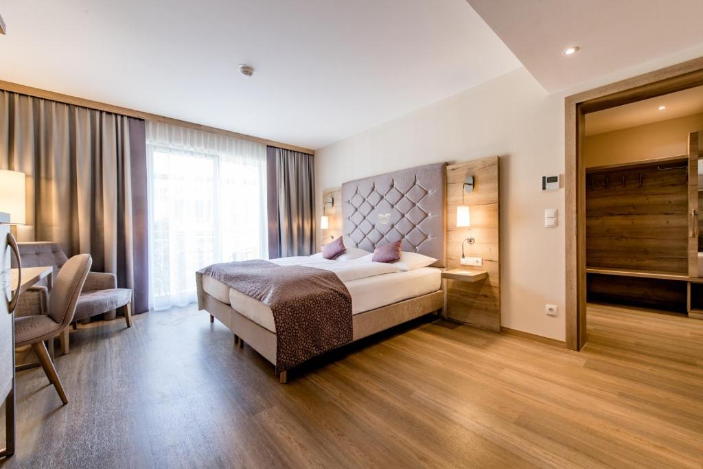 Postel nebo postele na pokoji v ubytování Hotel Krone
