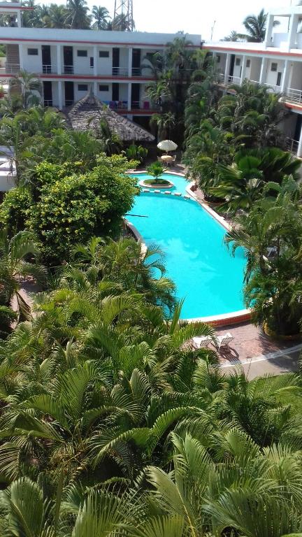an overhead view of a pool with trees and buildings at Hotel Playa Azul in Playa Azul