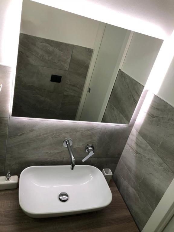A bathroom at Catania Sun&Sea - Sun Home
