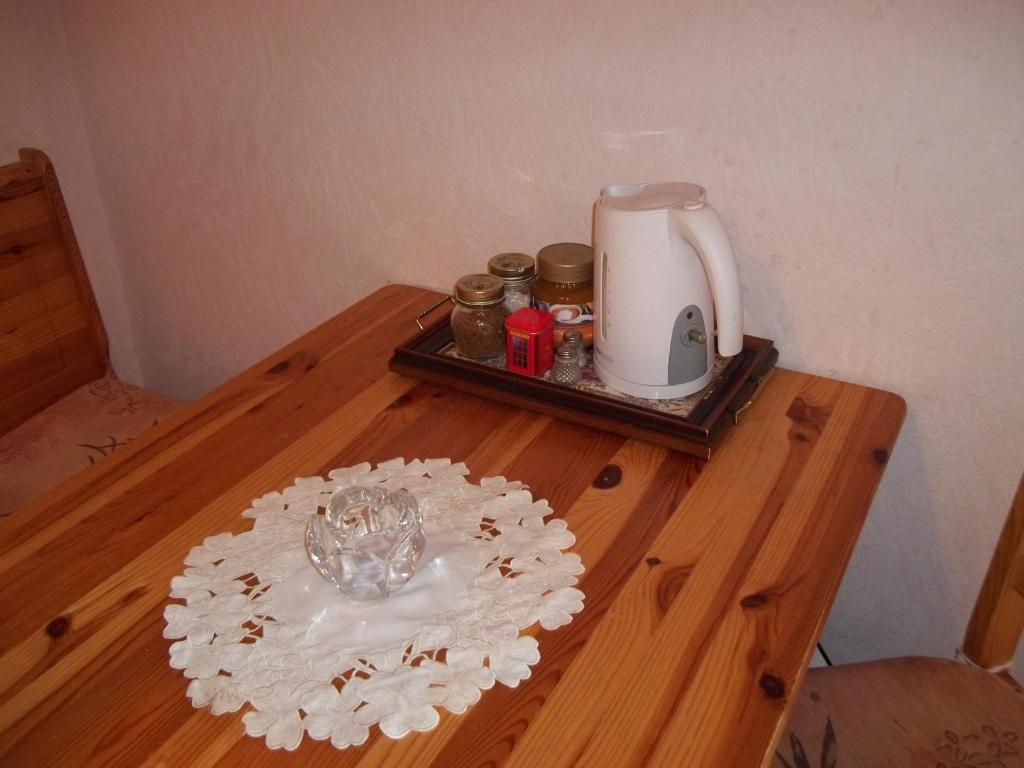 Příslušenství pro přípravu čaje a kávy v ubytování Bed and Breakfast Vester Hjermitslev