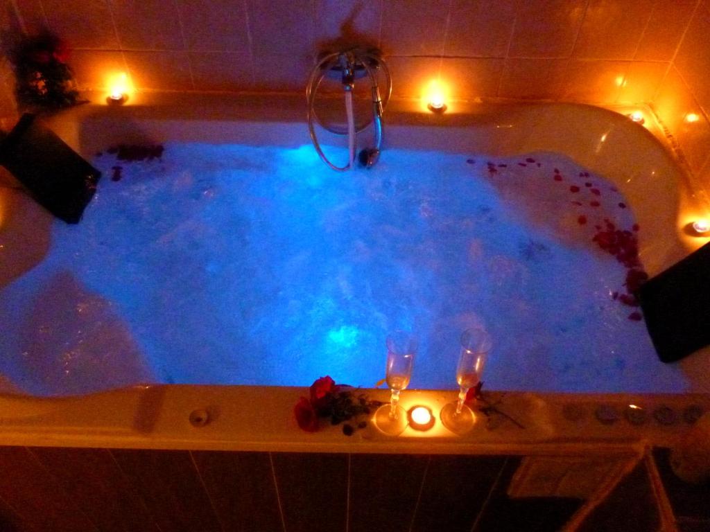 a bath tub with candles and lights in it at Casa Iván in Xert