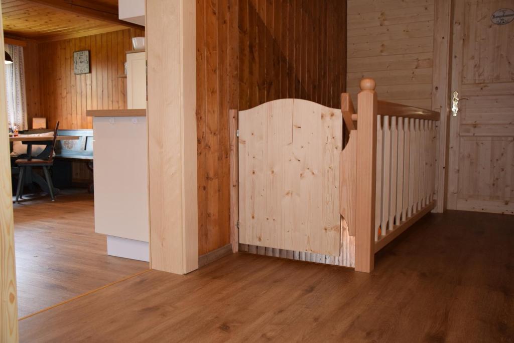 A kitchen or kitchenette at Ferienwohnung Suntinger