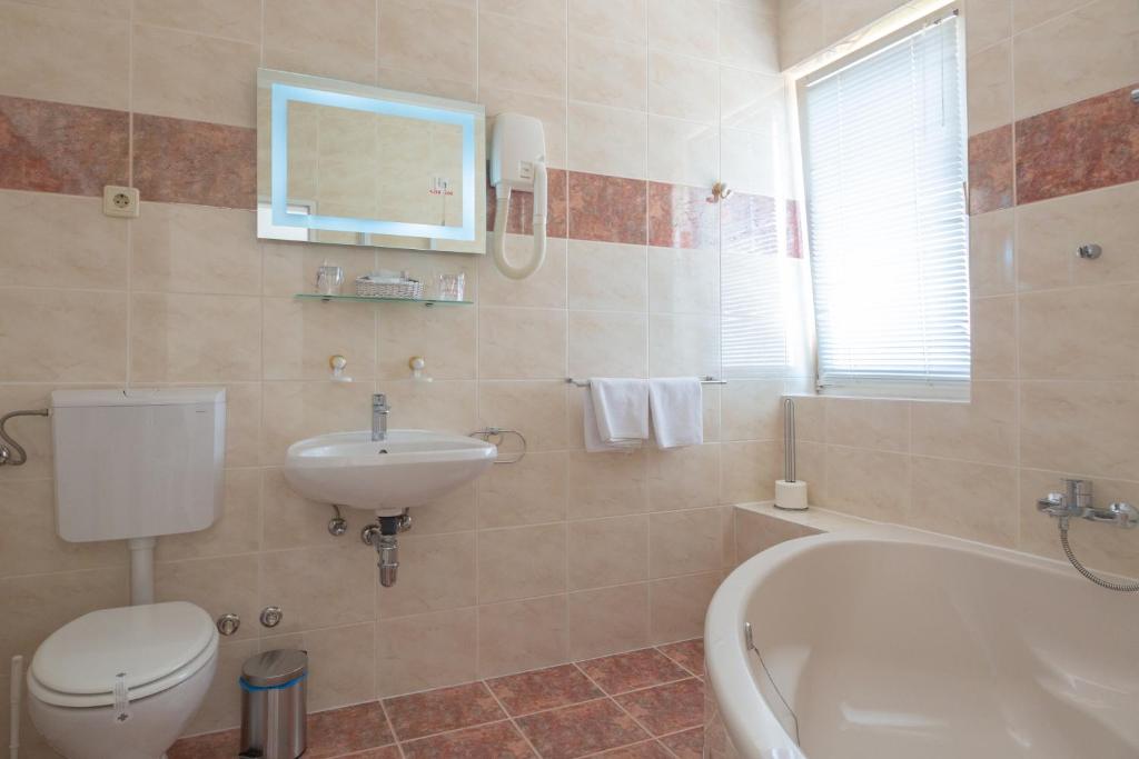 Koupelna v ubytování Hotel Vila Tina