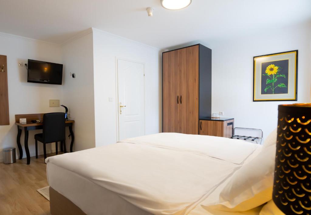 Postel nebo postele na pokoji v ubytování Hotel Vila Tina