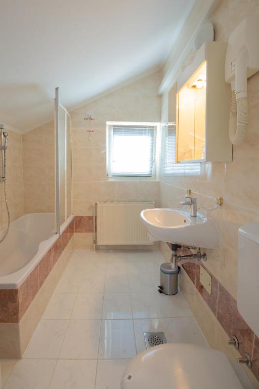 Hotel Vila Tina - Resim 3