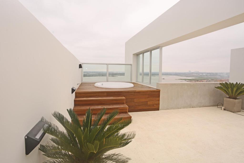 a house with a balcony with a hot tub at Asuncion Rent Suites Centro in Asunción