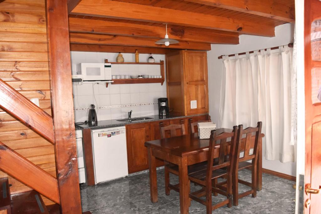 Kuchyň nebo kuchyňský kout v ubytování Cabañas Del Lacar