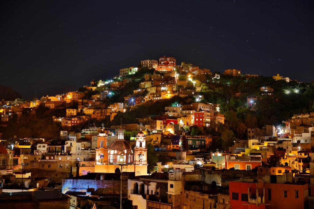 Nespecifikovaný výhled na destinaci Guanajuato nebo výhled na město při pohledu z penzionu