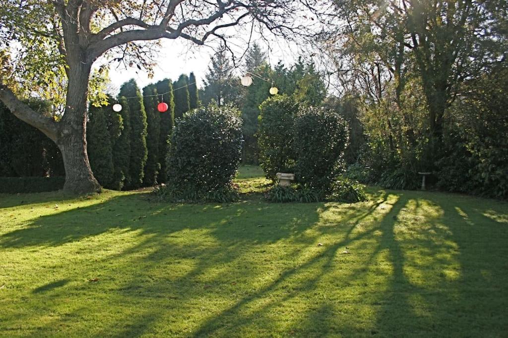 Un jardín fuera de Walnut Grove Lodge