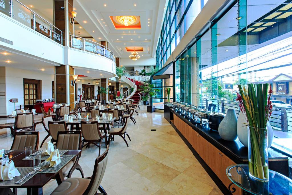 SARROSA INTERNATIONAL HOTEL AND RESIDENTIAL SUITES Images Cebu Videos