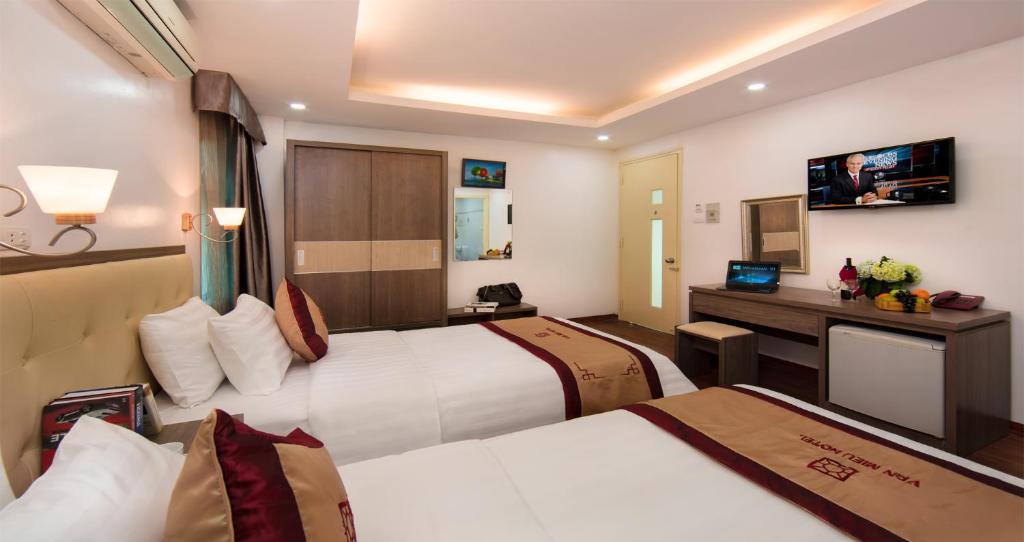 TV a/nebo společenská místnost v ubytování Van Mieu Hotel